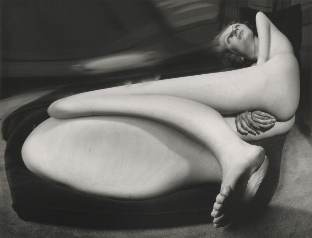André Kertész (1894– 1985), Verzerrung #40, 1933, Silbergelatineabzug, Sammlung Siegert, München, Foto: Christian Schmieder © 2020 Estate of André Kertész/Higher Pictures