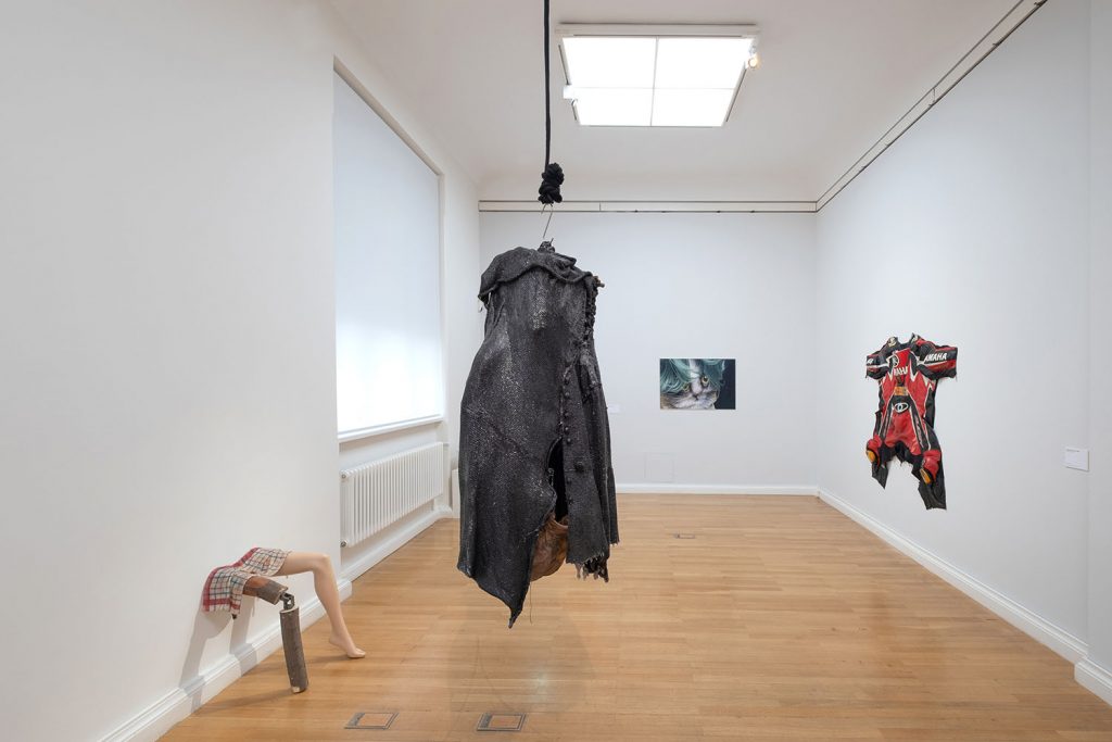 Ausstellungsansicht: Musterung. Pop und Politik in der zeitgenössischen Textilkunst, 2020, Foto: Frank Krüger; courtesy: Kunstsammlungen Chemnitz