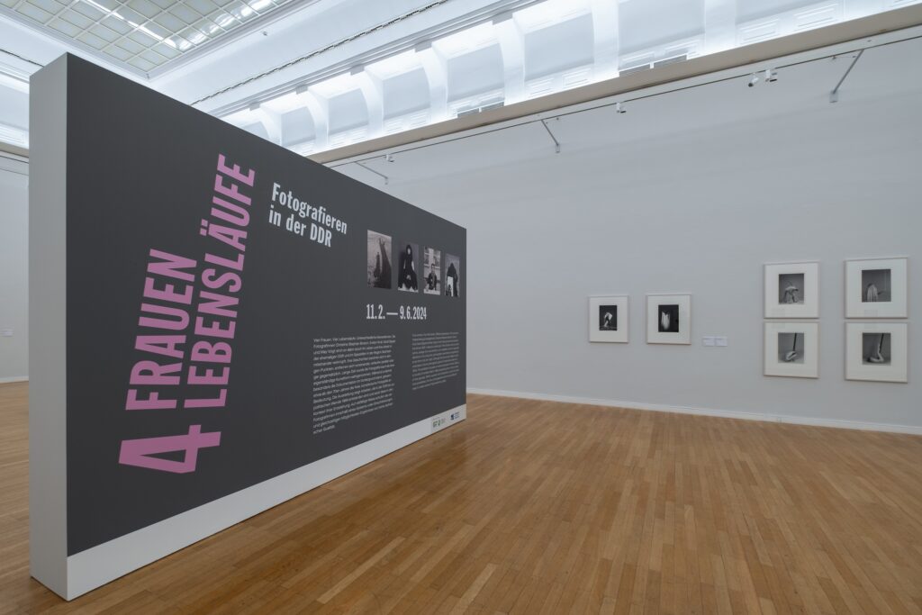 Ausstellungsansicht, Vier Frauen. Vier Lebensläufe, 2024, Foto: Kunstsammlungen Chemnitz/Frank Krüger