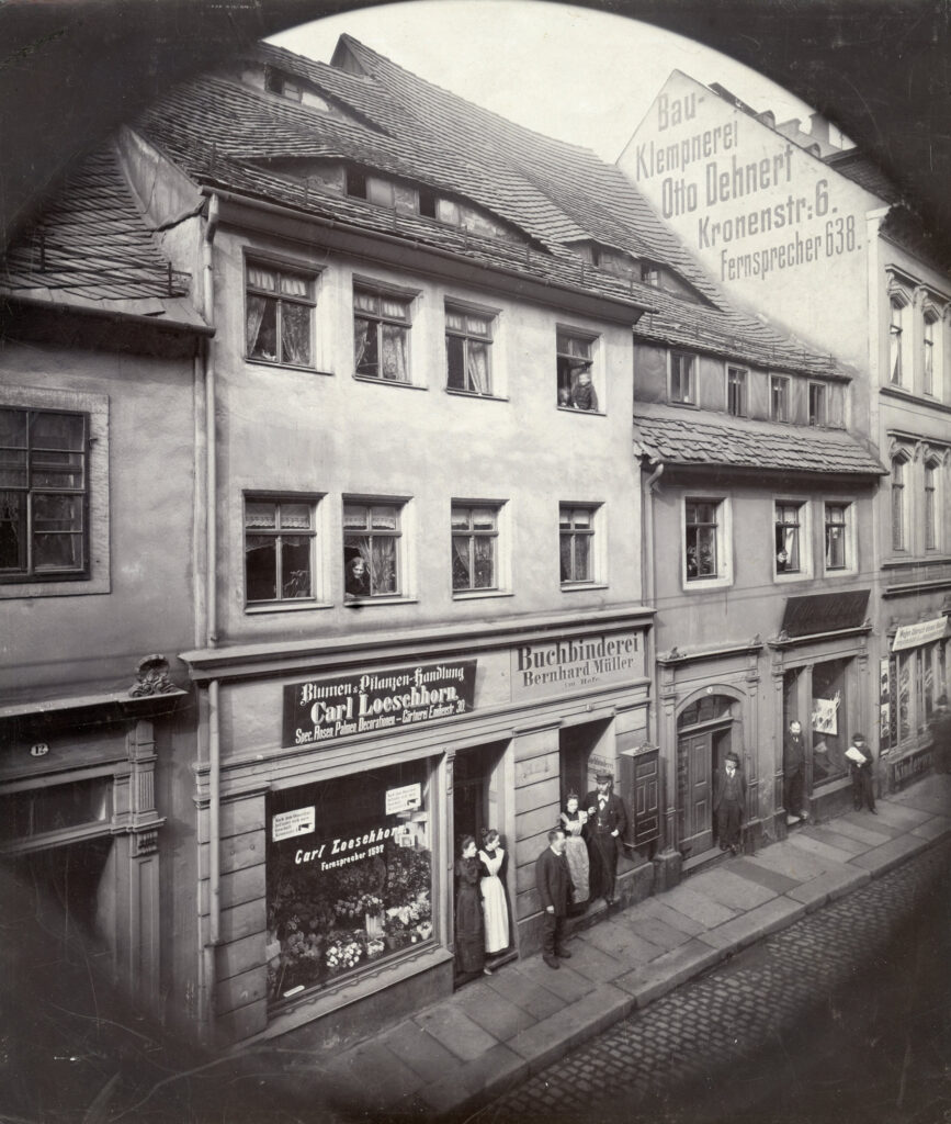Carl Donath, Alte Häuser in der Bachgasse/ später Kronenstraße vor dem Abriss, 1899, Fotografie