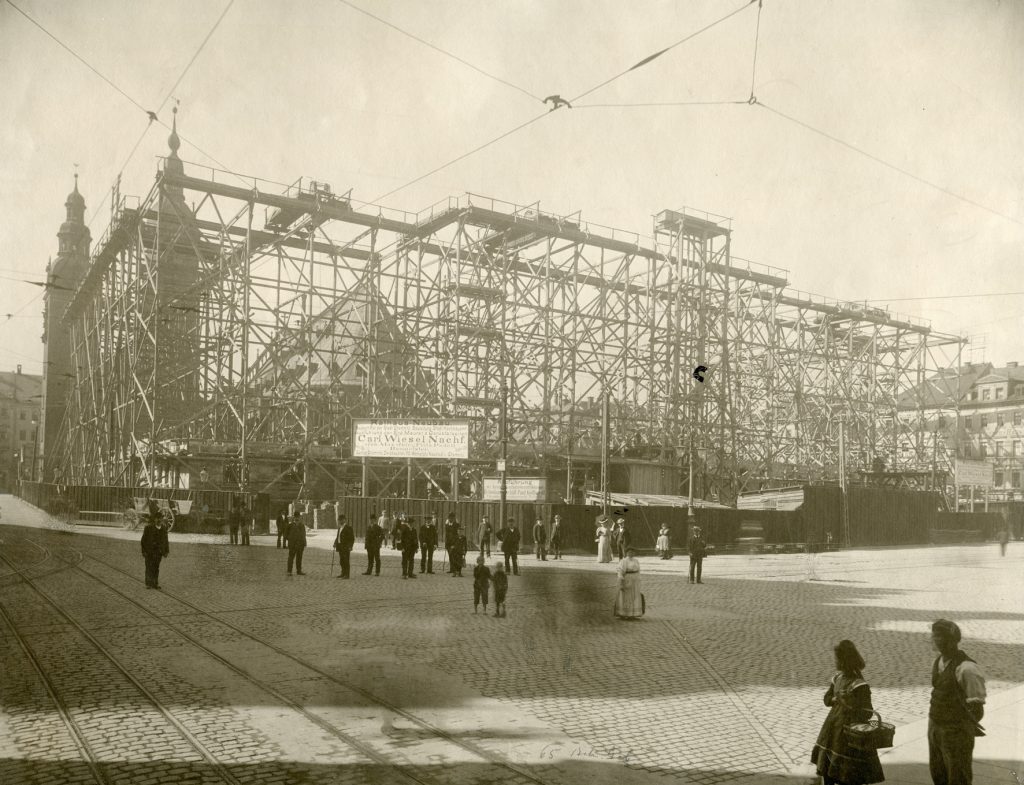 Fotograf:in unbekannt, Baustelle des Chemnitzer Neuen Rathauses am Neumarkt/Markt, um 1908